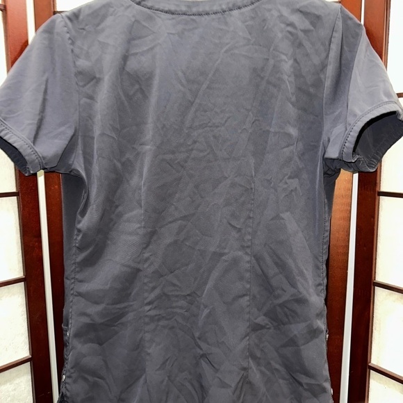 Beyond Scrubs Grey top size XS - Picture 6 of 9